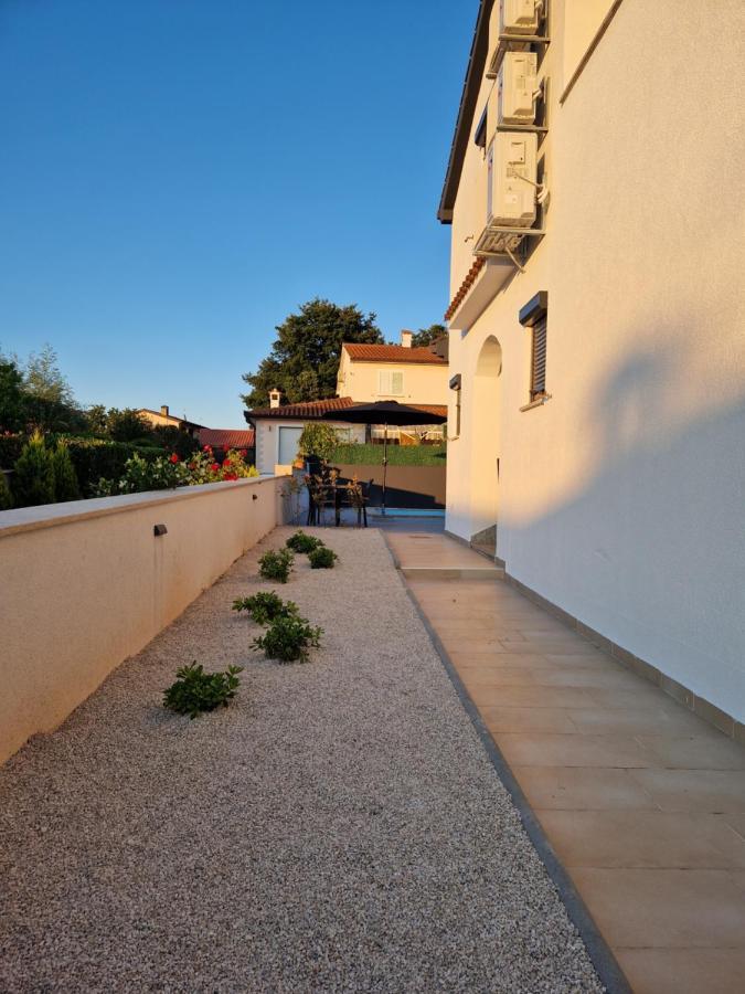 Villa Castanea - Kuca Za Odmor S Bazenom Kukci 外观 照片